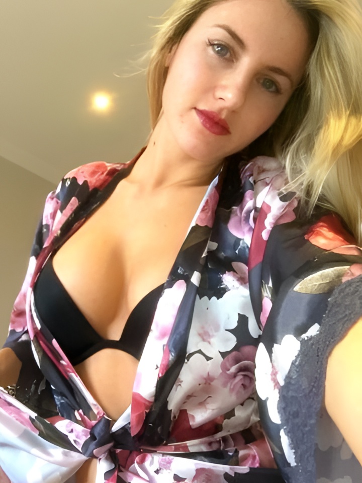 Вероника привлекальеная девушка из Севастополя цена от 2500 руб